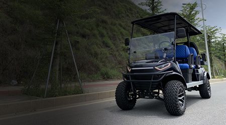 Elektro Golfcarts mit hohem Fahrwerk